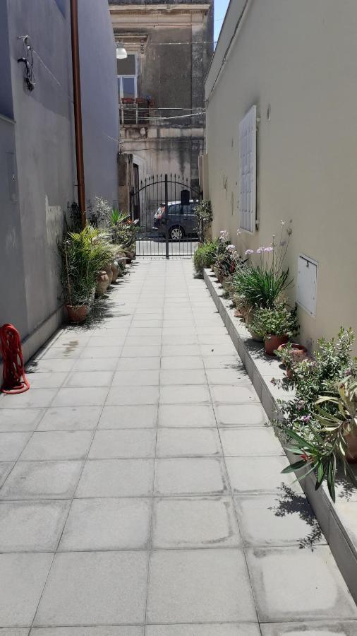Il Cortile Della Patrona Lägenhet Syrakusa Exteriör bild